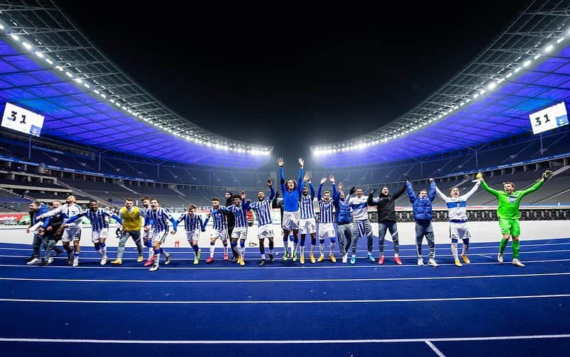 マルヴィン・プラッテンハルトのインスタグラム：「💯🔵⚪️ #derbysieger #shhht #teamwork #hahohe」