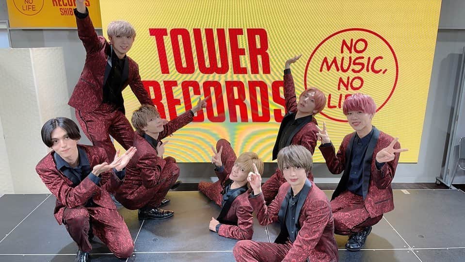 BUZZ-ER.のインスタグラム：「【🐝渋谷タワー レコード🐝】 本日は足元が悪い中、お越しくださり、 ありがとう ございました🤗✨  明日は‼️ ブザービーター リリースイベント 最終日✊🏻‼️  渋谷MAGNETで お待ちしております💁‍♀️ 18時より ライブスタート🎤」