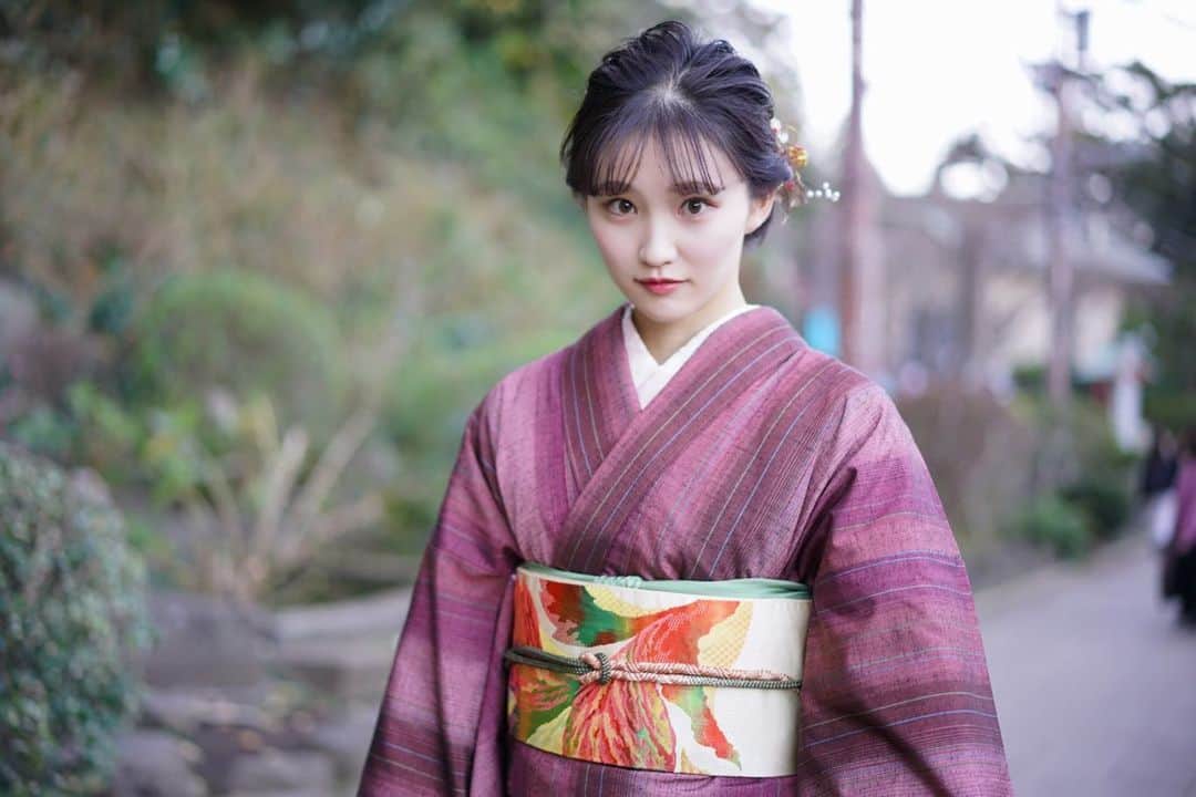 加藤早和子のインスタグラム：「❤︎ この日の写真お気に入り☺️  明日はミス日本のお勉強会で和装を着るので 今からワクワクしています🌟  勉強会の感想投稿もまたお付き合いください🙈❣️  📷 by @photogragon   👘 @rentalkimono_hana   . . #彼女感 #着物 #結城紬 #着物女子 #ミス日本 #ミス日本コンテスト #ファイナリスト #ミス日本2021 #2021ミス日本ファイナリスト #ミスコン #青山学院大学 #女子大生 #いいね返し #missjapan #misscon #instalike」