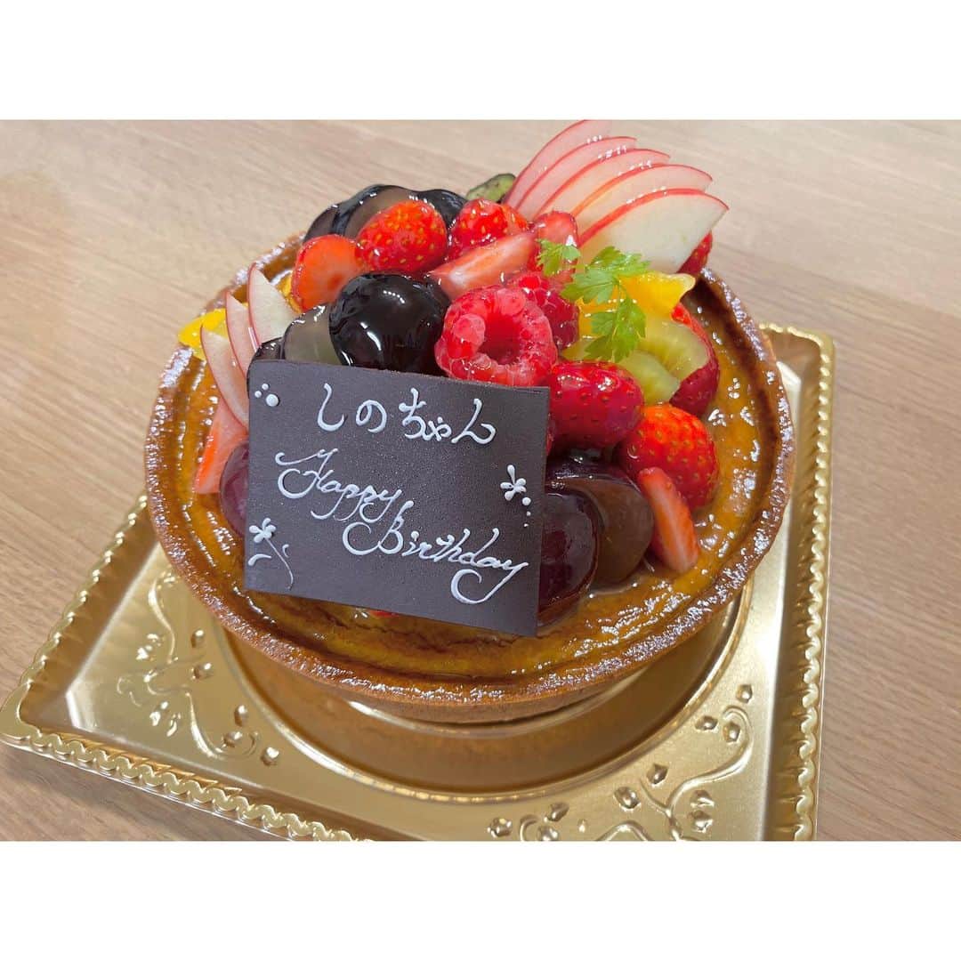 中尾紫乃のインスタグラム：「. . . 22🙋‍♀️🤍🙋‍♀️🤍 . . .」