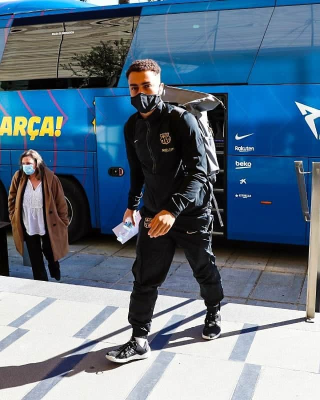 FCバルセロナさんのインスタグラム写真 - (FCバルセロナInstagram)「👋 Hello, Cádiz ☀️  🖤 ¡Vamos! Som-hiiii!!」12月5日 22時29分 - fcbarcelona