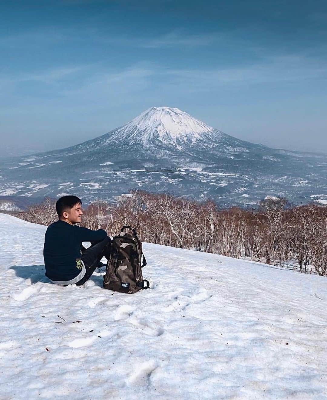 CABINZEROさんのインスタグラム写真 - (CABINZEROInstagram)「𝚆𝙸𝙽𝚃𝙴𝚁 𝚃𝙸𝙼𝙴 🎄❄️🌨 Thank you for sharing your awesome photo with us @dgrazon ☃️☃️☃️ we love your photo 🥰 #cabinzero #repost #traveblogger #traveller #travellers #travellife #travellover #travellove #travelling #instagram #instadaily #instagood #instalike #christmas #winter #snow #snowwhite #beautiful #backpack #backpacker #traveltheworld #thankyou」12月5日 22時29分 - cabinzero