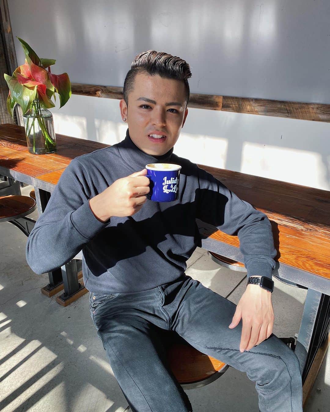 のインスタグラム：「本当にみんなありがとう！ 全部チェックしてます！そしてグッズも順に届いてるみたいなのでまだ届いてない方は楽しみに待っててください！🍂  コラボカフェに行ったら　#JULIDYCAFE でタグ付けしてね！🙆🏻‍♂️ . #1205」