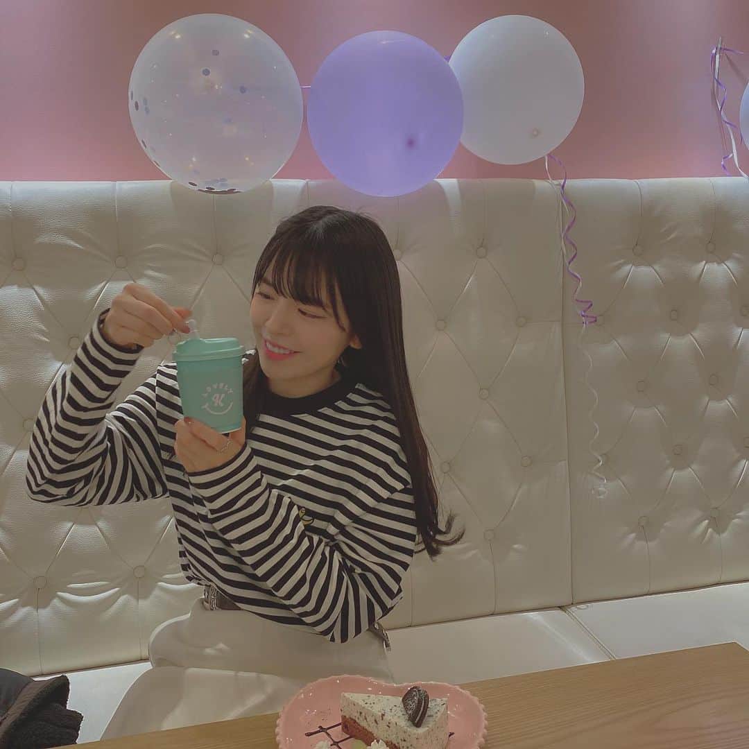 松崎博香のインスタグラム：「. 今夜も一緒にらじお聴いてほしい🥺 いろいろ質問もするので… 是非参加してね〜🎄🍗🎁🎅🏻 #ひぃちゃんねるらじお #카페 #카페스타그램」