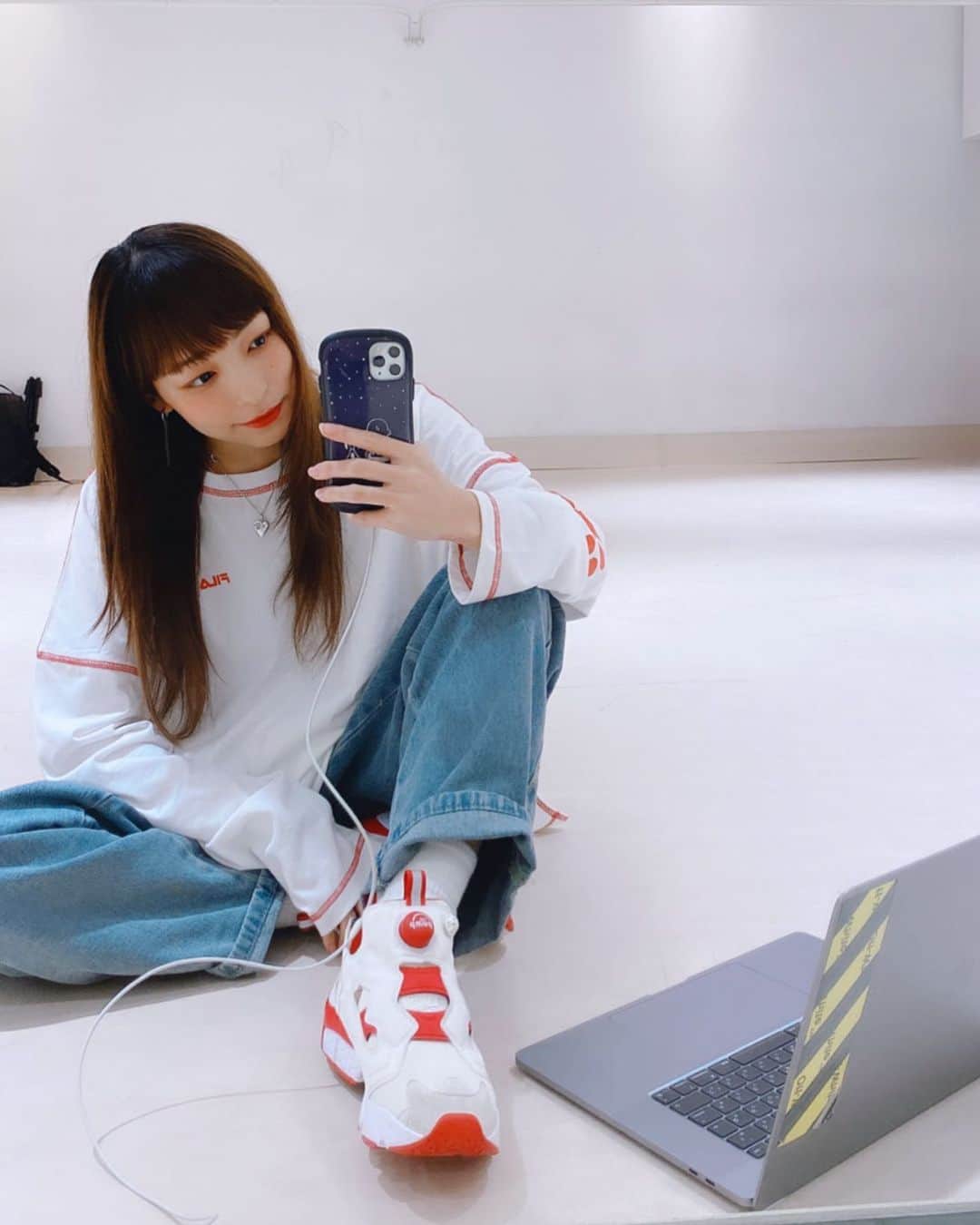 ジェニーのインスタグラム：「ちょっと踊ることになり 久しぶりに深夜練中🕺🕺🕺  体が思い通りに動かんくて苦戦中ー😖  #家で練習するけど #スタジオは久々 #下手したらダンスやめて以来かも #4年前か… #EGG #めげずに頑張る😭」