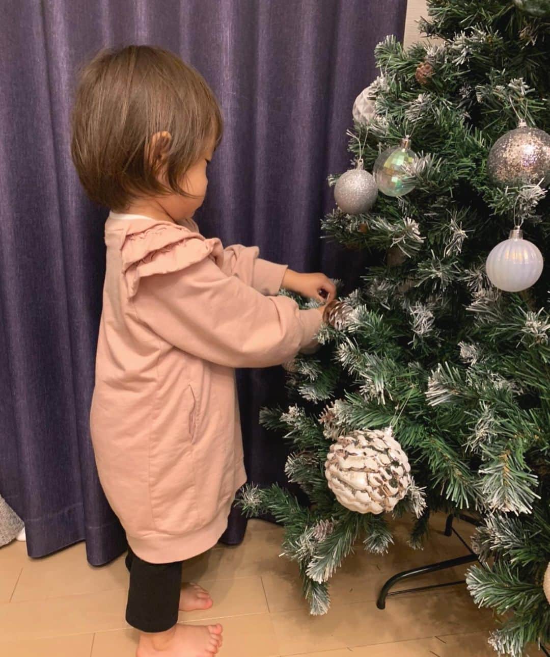 那須久美子さんのインスタグラム写真 - (那須久美子Instagram)「ツリーに飾り付け🎄  クリスマスまであと少し🎅💕  待ち遠しい。。。🎁  #クリスマス　#christmas #飾り付け　#2歳7ヶ月」12月5日 23時09分 - nasu_kumiko