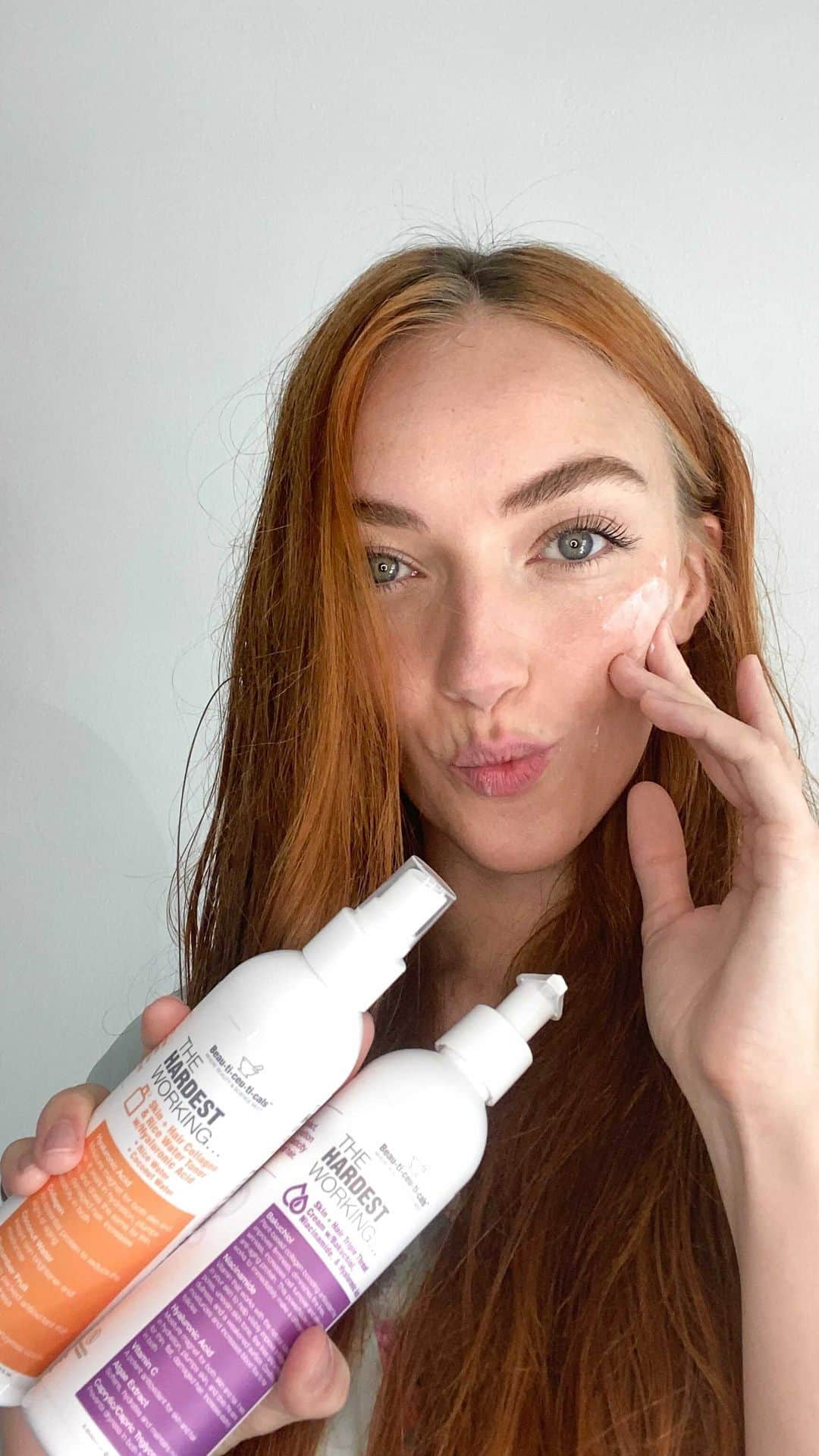 のインスタグラム：「Hiiiii lovers! Today I’m showing you how I use @thehardestworkingcollection to take care of my color treated hair and skin 🧖🏼‍♀️These innovative, dual acting products help my hair stay healthy and vibrant, and leave my skin sooo soft and bright • Products used:  ✨ Skin and Hair Refining Vitamin C Cleanser  ✨ Skin and Hair Collagen & Rice Water Toner  ✨ Skin and Hair Rejuvenating  Triple Threat Cream   Use code “daisy30” for 30% off of your goodies at hardestworkingcollection.com 😉 • Comment any questions you have about the products or ingredients! • #beauticeuticals #wherebeautymeetsscience #beauticeuticalspartner #hardestworkingcollection #thehardestworkingcollection」