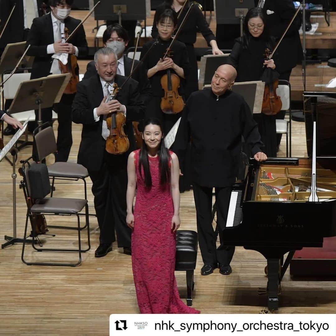 松田華音のインスタグラム：「いらして下さった皆様、ラジオを聴いてくださった皆様、NHK交響楽団の皆様、そして井上マエストロ、スタッフの皆様、ありがとうございました！とても楽しかったです。明日もよろしくお願いいたします！  #Repost @nhk_symphony_orchestra_tokyo with @make_repost ・・・ . [NHK Symphony Orchestra December Concerts at NHK Hall] . Saturday, December 5, 2020 6:00p.m. NHK Hall . Michiyoshi Inoue, conductor Kanon Matsuda, piano NHK Symphony Orchestra, Tokyo . Shostakovich / Symphony No. 1 F Minor Op. 10 Ifukube / "Ritmica Ostinata," for piano and orchestra Ifukube / Japanese Rhapsody . . 【NHK交響楽団 12月公演 NHKホール】 . 12月5日（土）開演6:00pm 指揮：井上道義 ピアノ：松田華音 @kanonchik . ショスタコーヴィチ／交響曲 第1番 ヘ短調 作品10 伊福部 昭／ピアノと管弦楽のための「リトミカ・オスティナータ」 伊福部 昭／日本狂詩曲 . #N響　 #nhksymphonyorchestra #nhksotokyo #井上道義  #michiyoshiinoue  #オーケストラ  #orchestra  #オーケストラのある生活  #lifewithmusic」