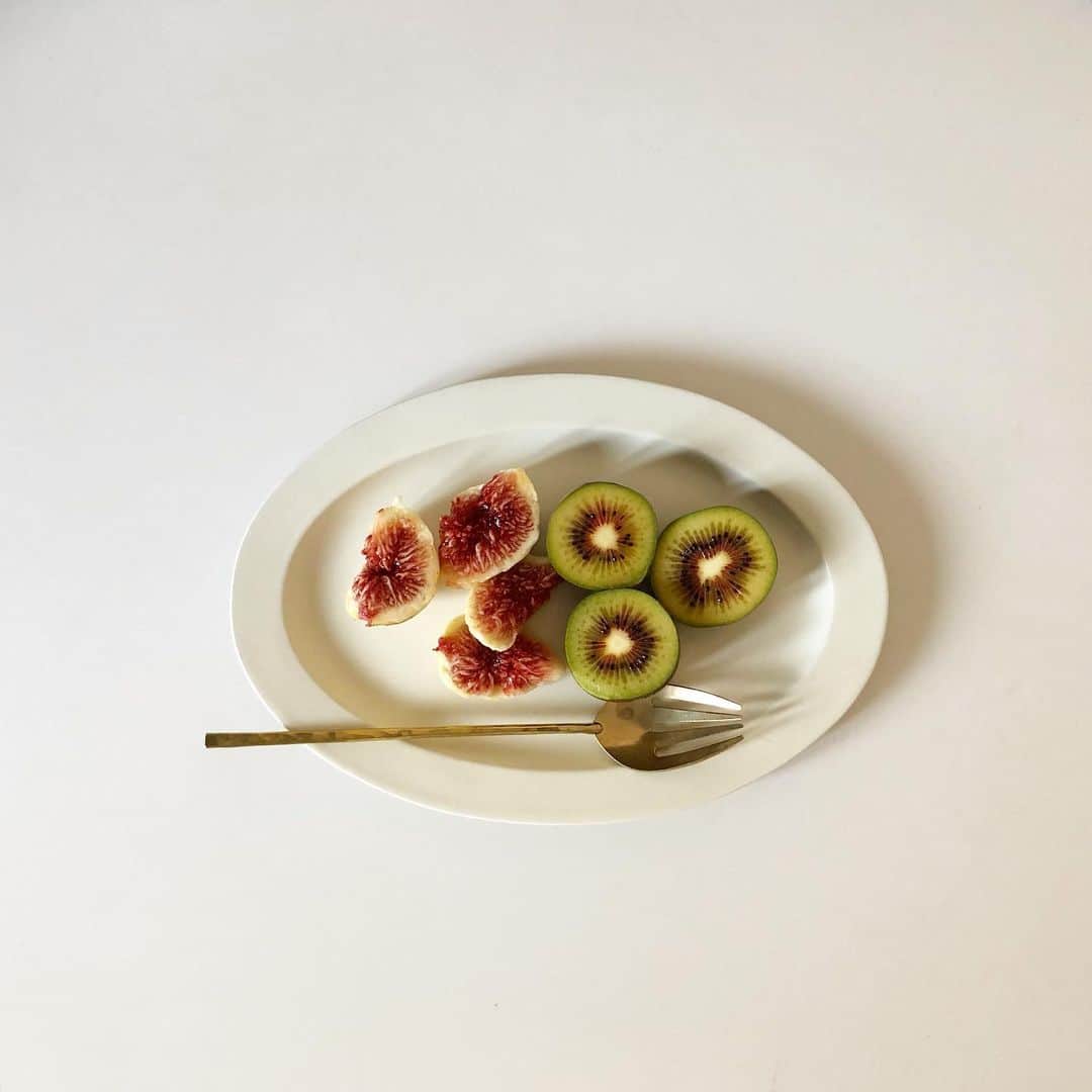 mai_1106のインスタグラム：「2020.12.5 * red kiwi black fig * 期間限定の楽しみが 予約購入の大好きフルーツ. また一年後♡ * * *」