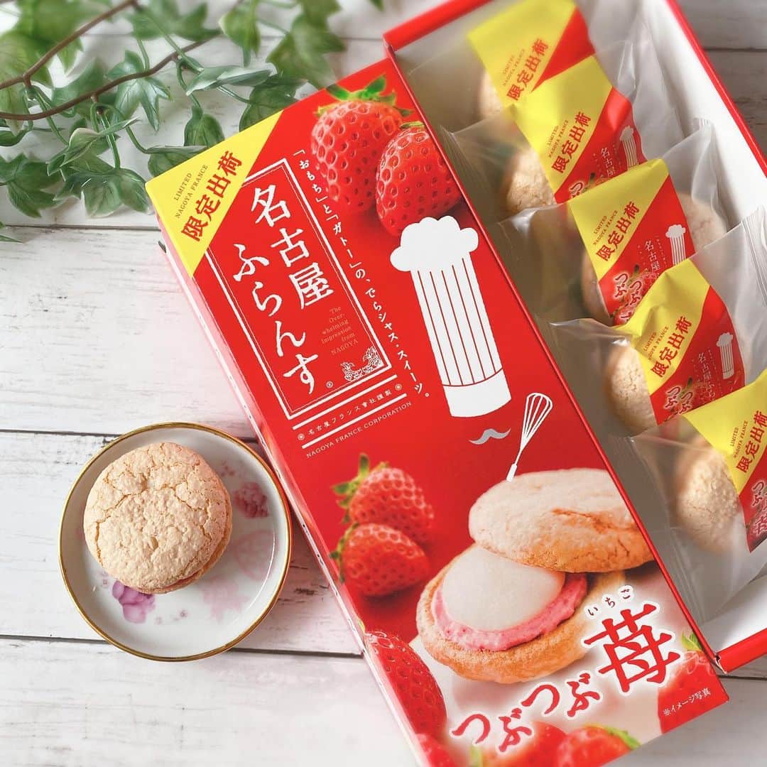 イトウジュン（タイ料理研究家）さんのインスタグラム写真 - (イトウジュン（タイ料理研究家）Instagram)「名古屋のお土産いただきました🍓 これ美味しい〜😍✨ #ふらんすつぶつぶ苺 ガトーの中に濃厚なイチゴクリームとお餅が入ってる 名古屋に行く予定がある方は食べてみてね  まこちゃんありがとう😊　また遊びにきてね  #お土産スイーツ  #ご当地スイーツ  #お土産グラム  #名古屋グルメ  #名古屋 #名古屋土産  #おみやげ  #名古屋グルメ  #スイーツ  #スイーツ好きな人と繋がりたい  #インスタ映え #イチゴのお菓子  #イチゴ好き  #名古屋ふらんす  #つぶつぶ苺  #期間限定 #限定出荷  #お餅  #シャススイーツ #名古屋嬢  #イチゴの季節  #イチゴ好きにはたまらない #名古屋出張」12月6日 10時00分 - junito.13