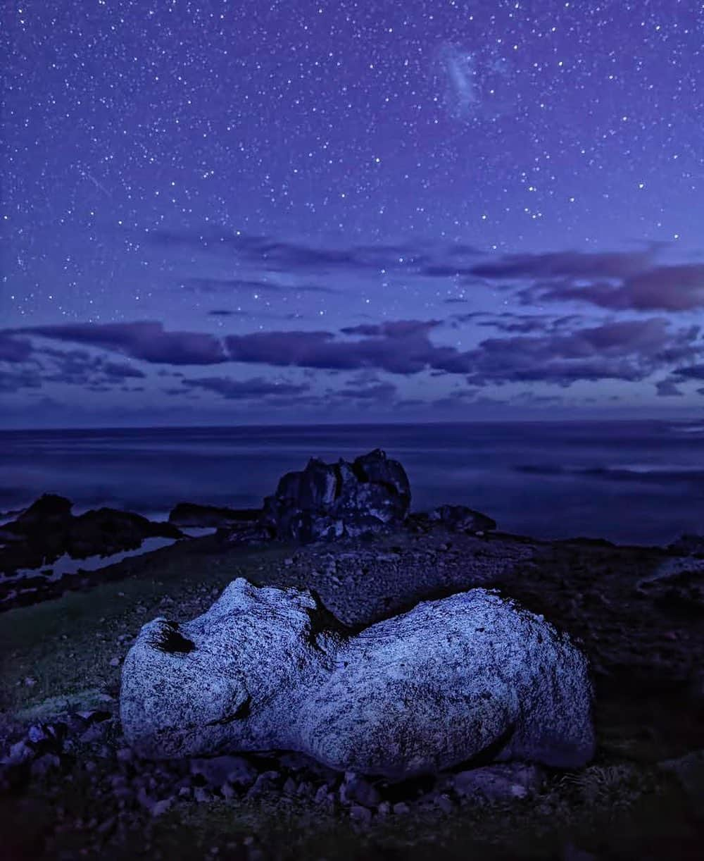 thephotosocietyさんのインスタグラム写真 - (thephotosocietyInstagram)「Photo by Randy Olson  @randyolson The Moai that inhabit Easter Island are relics from ancient times when islanders carved the statues and transported them where many still stand. Some toppled on their journey from the quarry and were left in place… others have fallen off their Ahu like this silent Moai sleeping under the stars. Mystery surrounds these statues partly because the remote island was nearly decimated and much of the lore and meaning were lost. The current Rapa Nui population traces their roots to 30 or so couples who survived the 19th century slave raids and epidemics.  #rapanui#easterisland #moai  @melissafarlow #lightingtech」12月6日 8時52分 - thephotosociety