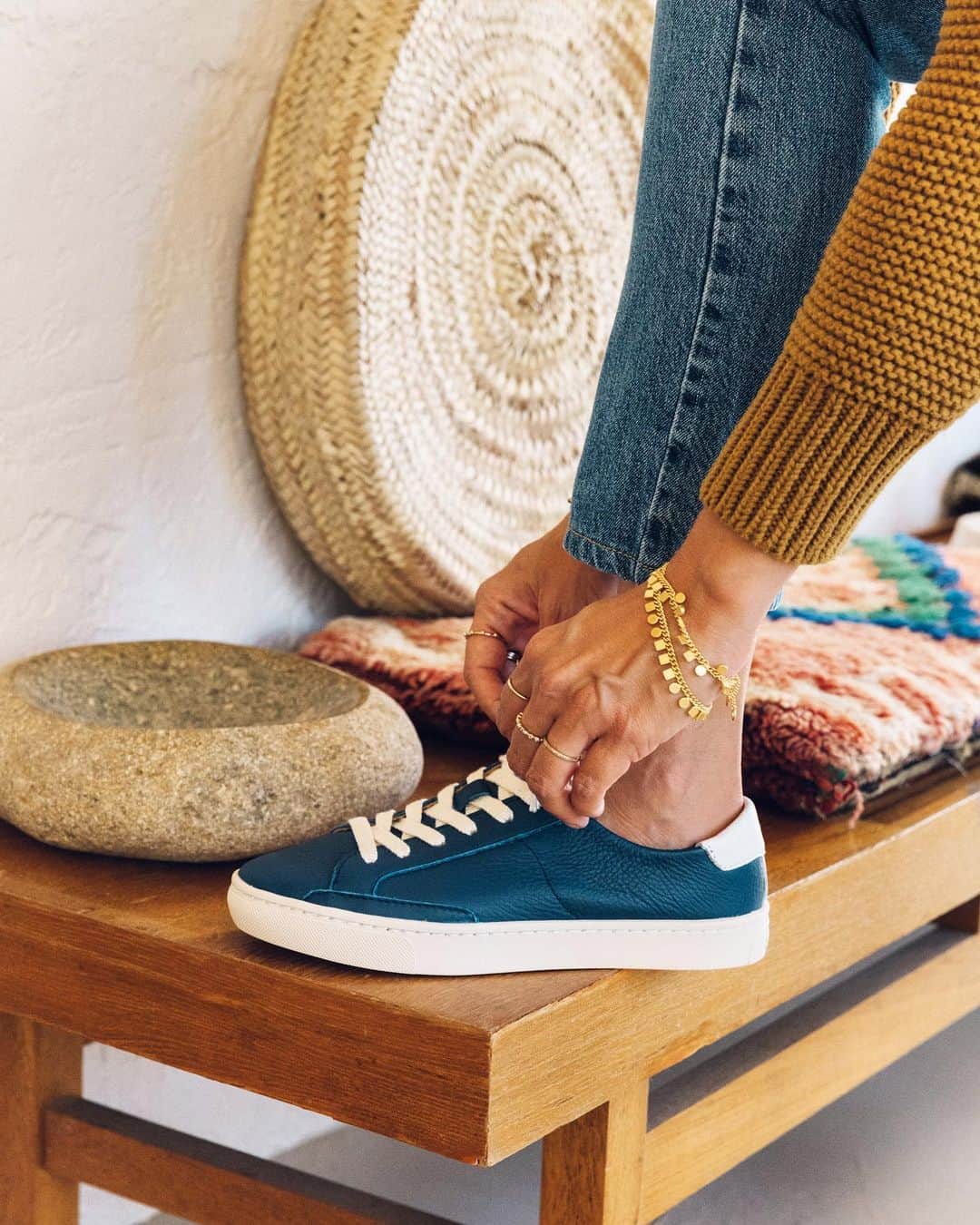 ソルドスのインスタグラム：「our crazy comfy best-selling sneak!✨ made with super soft leather & a cushy Ortholite® sole that feels like walking on a cloud ☁️☁️☁️⁣ ⁣ link in bio. ⁣」