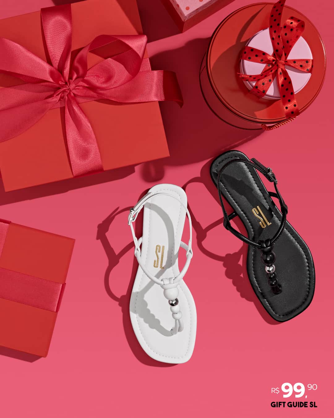 Santa Lollaのインスタグラム：「Fique de olho no selo Gift Guide SL em algumas publicações! Ele sinaliza a nossa seleção especial de presentes até R$199,90. Começando com as nossas flats na cartela PB, gift perfeito para surpreender quem você ama. [ R$99,90 cada ] #santalollaverao21 #giftguideSL #flats #comfy」