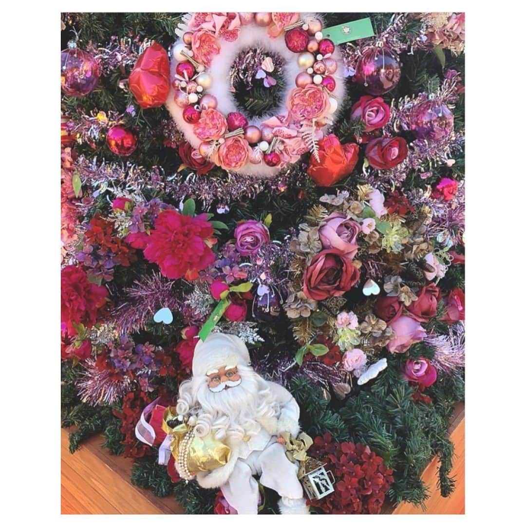 理絵さんのインスタグラム写真 - (理絵Instagram)「今年は🎄東京クリスマスマーケットも行かないので以前訪れたときの🎀ツリーを見返しています  このツリー可愛いくて好き💗  #過去pic #思い出 #クリスマスマーケット #東京クリスマスマーケット #ツリー #クリスマスツリー #tree #christmastree #日比谷 #tokyo #japan」12月6日 9時18分 - ____rie____