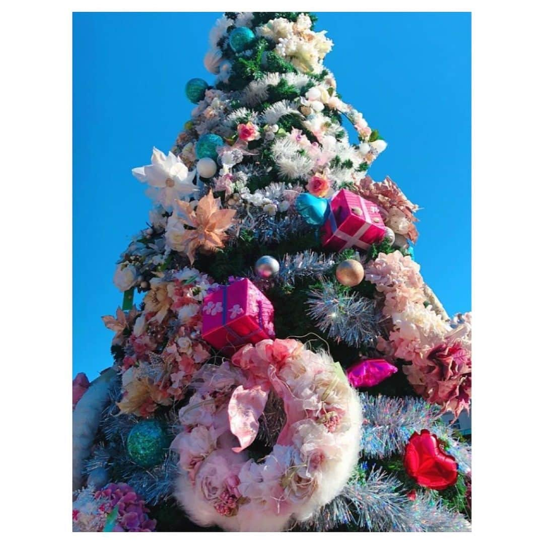 理絵さんのインスタグラム写真 - (理絵Instagram)「今年は🎄東京クリスマスマーケットも行かないので以前訪れたときの🎀ツリーを見返しています  このツリー可愛いくて好き💗  #過去pic #思い出 #クリスマスマーケット #東京クリスマスマーケット #ツリー #クリスマスツリー #tree #christmastree #日比谷 #tokyo #japan」12月6日 9時18分 - ____rie____