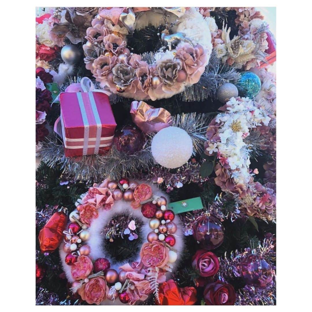 理絵さんのインスタグラム写真 - (理絵Instagram)「今年は🎄東京クリスマスマーケットも行かないので以前訪れたときの🎀ツリーを見返しています  このツリー可愛いくて好き💗  #過去pic #思い出 #クリスマスマーケット #東京クリスマスマーケット #ツリー #クリスマスツリー #tree #christmastree #日比谷 #tokyo #japan」12月6日 9時18分 - ____rie____