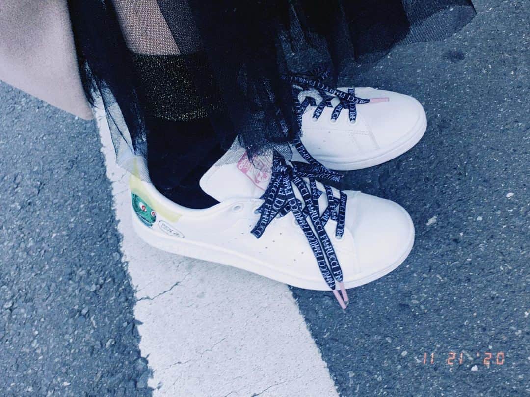 川添りなさんのインスタグラム写真 - (川添りなInstagram)「おはようございます🌈㊗️  きゃわたんすぎぃぃぃ。 ですよね？？？？🥺🤍  #写真 #靴 #adidas #アディダス #デザイン #コラボ #可愛い #たまらん #白 #white #boots #design #cute  #instagood #instapic #instalike」12月6日 9時23分 - zorina_522