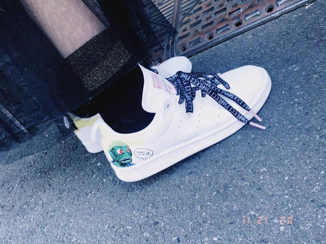 川添りなのインスタグラム：「おはようございます🌈㊗️  きゃわたんすぎぃぃぃ。 ですよね？？？？🥺🤍  #写真 #靴 #adidas #アディダス #デザイン #コラボ #可愛い #たまらん #白 #white #boots #design #cute  #instagood #instapic #instalike」