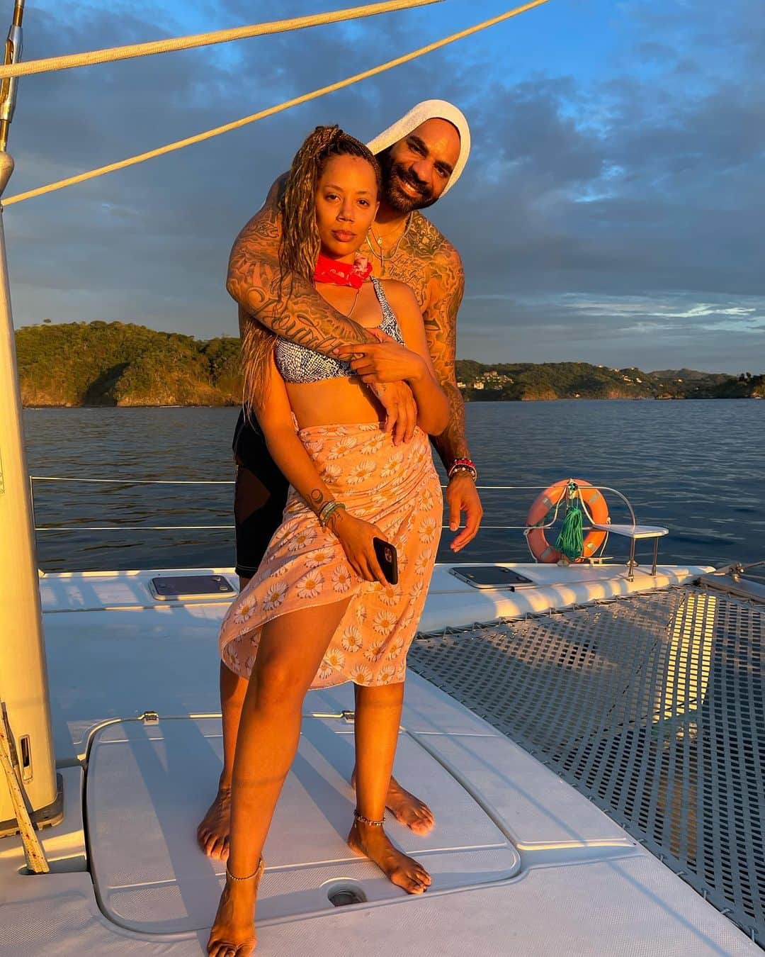 カルロス・ブーザーのインスタグラム：「When She Knows Exactly How To Put A Smile On Your Face... Thanks For Taking Me To Costa Rica My Queen... Pura Vida!!! #HOLDAT 💜」