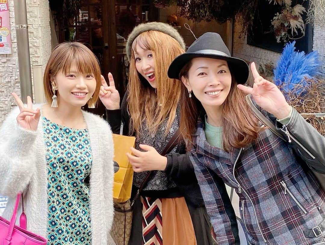 のインスタグラム：「福岡へ行った時、釣り大先輩🎣のみっぴちゃん@mippy34 なみちゃん@namirian と会える時間もあり、本当はこの日、釣り🎣に行こうー❗️🛥 とゆう予定でしたが、、、風が強くて出船できなかったので、予定変更〜 ランチをしたり、ブラり福岡の旅に変更しました❗️✨ 「南蔵院」の大仏は迫力があり、横たわる姿がどこか優雅な感じがしましたよ✨ 足からのショットもすんごい迫力っ‼️🦶💕 大仏の横には、「さば大師」もあって、なんか釣り🎣をする時の御利益がありそう〜✨ 次のアップもお楽しみにっ💖😆✨ #滝沢沙織 #福岡県 #みっぴちゃん @mippy34  #なみりあん @namirian  #南蔵院 #リラックス大仏 #さば大師 #釣れますように」