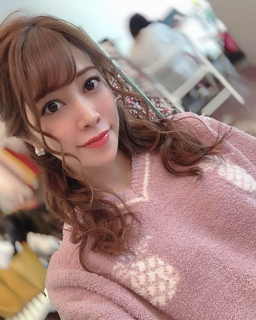 のインスタグラム：「．     おはよぉ〜☀️☀️     もこもこパジャマ好き☃️💕 寒いから引きこもって ごろごろしてたいっ🎶わら     ．」