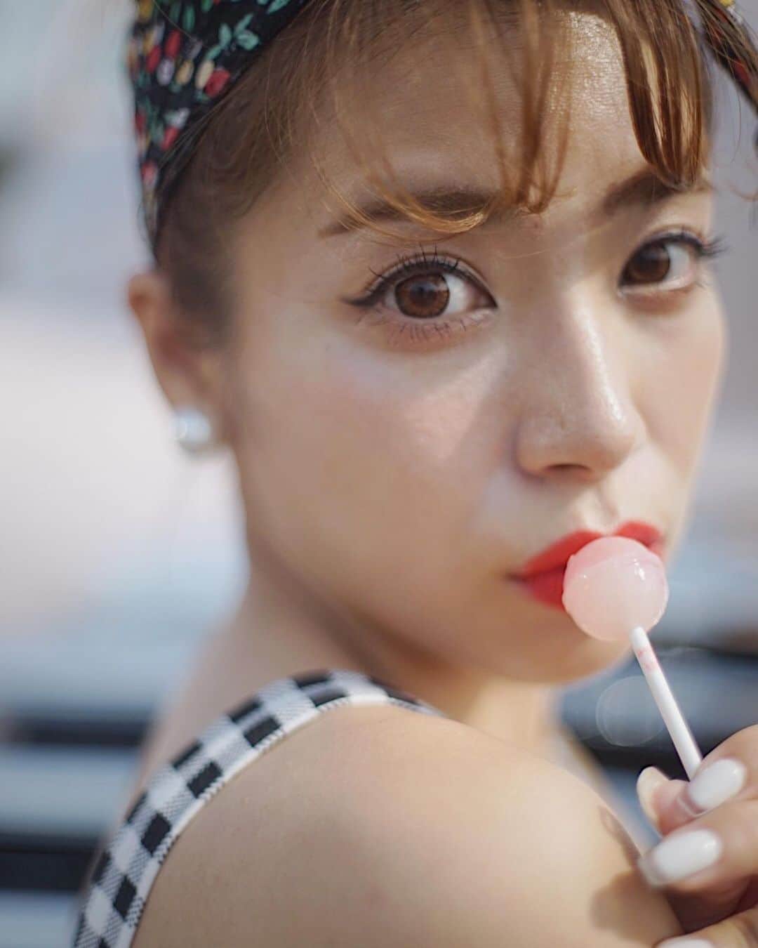 中村かなのインスタグラム：「おはよーぐると🍭 今日は忙しい日だ😤 ・  ・ ・ ・ ・ #candy #pinkyroom #ピンキールーム　#lolipop #candygirl #アメ車 #名古屋　#伏見　#nagoya #レンタルスタジオ名古屋 #ポートレート　#かな企画撮影会 #ポトレ　#オールドレンズ #オールドレンズに恋をした #オールドレンズ部 #oldlens #oldlens_japan  #写真好きな人と繋がりたい #名古屋カメラ部　#カメラ女子 #kawaii #igersjp #japanesegirl #picoftheday #portrait #portraitphotography #antique #tokyocameraclub  #photo_jpn」