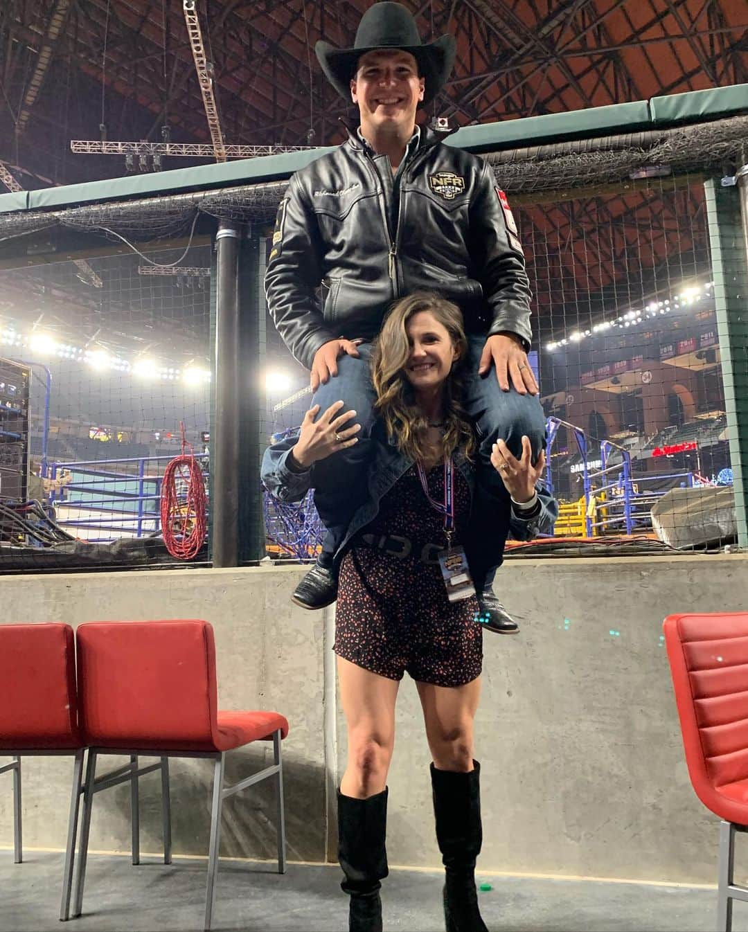 ペイジ・ローレンスのインスタグラム：「I love my cowboy 🤍🖤 #NFR2020」