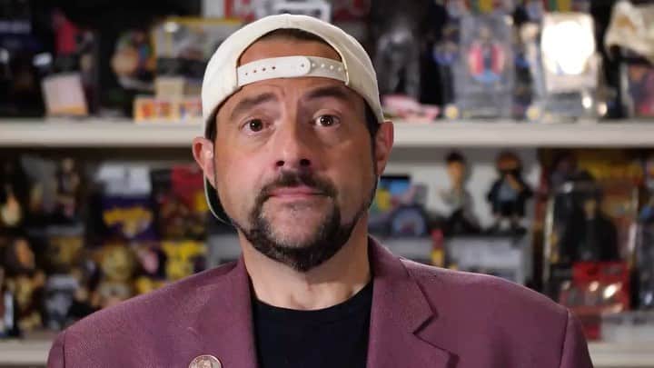 ケヴィン・スミスのインスタグラム：「PUT IT IN MY MOUTH! Find me on @cameo, kids! You can work me like a puppet and put whatever words you want in my mouth for money! Looking for a Christmas gift and only a video message from an irrelevant, Z-list non-celebrity will do? The quietest of Bobs breaks his silence to give oral to whomever *you* demand, using my mouth to give them pleasure! Click the link in my bio and I’ll wrap my lips around any sentiments you command me to spit out... or swallow! The money I make goes directly to @jayandsilentbobstash, to fund @odblues7 as he builds our BRAND NEW Secret Stash at 65 Broad St in #redbank (a block down from our current location at 65 Broad St), opening in January 2021! So not only do oral pleasures await you when you find me at Cameo - know that you’re also helping to rebuild a small business in the great state of #newjersey that’s been slinging funnybooks for 23 years! The mouth stuff starts when you cum join me on Cameo! #KevinSmith #cameo #jayandsilentbobsecretstash」