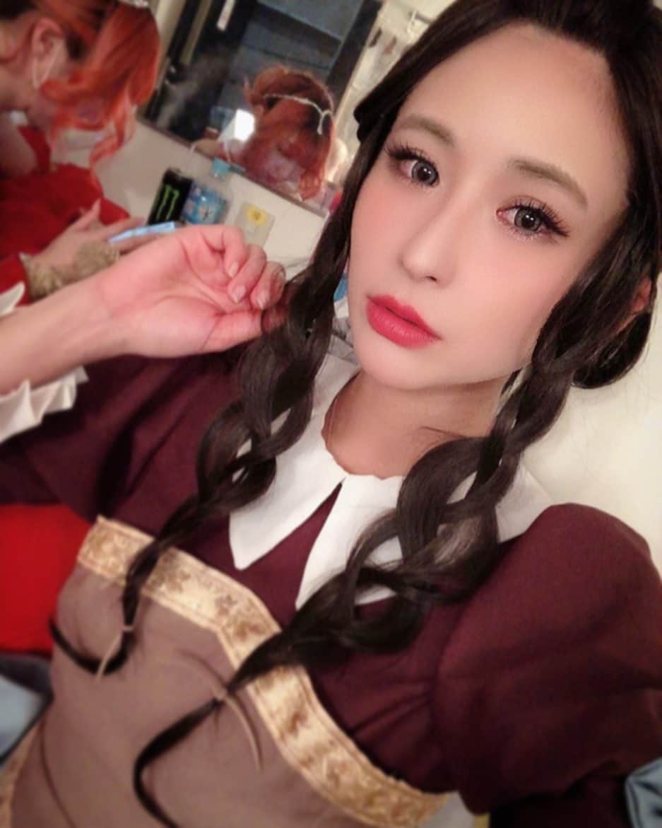 有馬綾香のインスタグラム：「さりげなく、りんこねーさんを入れる😇」