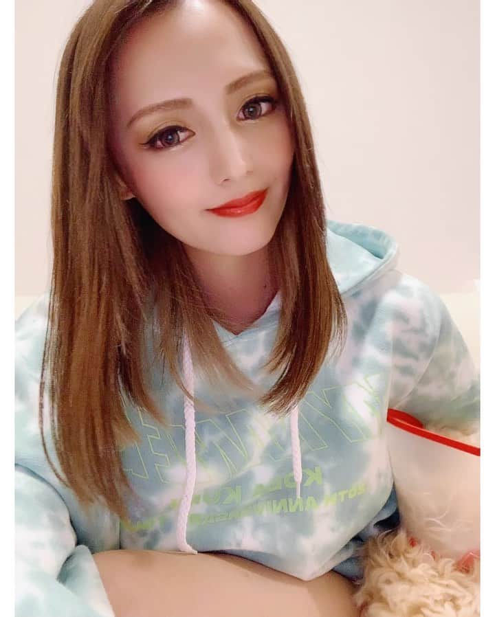 Yuriのインスタグラム：「今回もくう様のLIVE最高でした🥲❤️💓 組員になりました🥺❤️ #倖田組 の皆様よろしくお願いします🙏✨ これからもずっとファンです😭💓  🐶は無事に避妊手術終わって元気に遊べるようになってきた✨ 抜糸まで頑張ろうね！！  #倖田來未 #ライブ #mynameis #代々木体育館 #20th #anniversary #20周年 #おめでとう」