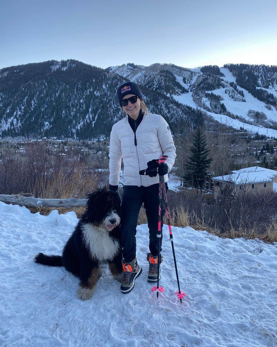 サッシャ・ディギーリアンのインスタグラム：「My first hike since surgeries! Helpful with poles 💛 and @moosechaga 🐶  I did this hike in Aspen days before my second set of surgeries, 12 weeks after my first. I’m at that exact point now and while the cold makes things more stiff (I have 6 6” stainless steel screws through my pelvis bone 🦴) I am really grateful to know that I won’t be going back in for any more open hip surgeries (knock on wood?!) this time around. Progression feels slow but every week I can notice new things that I can do that I couldn’t days before- like now, walking without a limp (95%). All up from here, time to grind!!!  PS if you’re around Aspen, @perch.aspen just opened and it’s a super cute boutique ✨  My boots are from the @adidas @stellamccartney new winter line 💞」