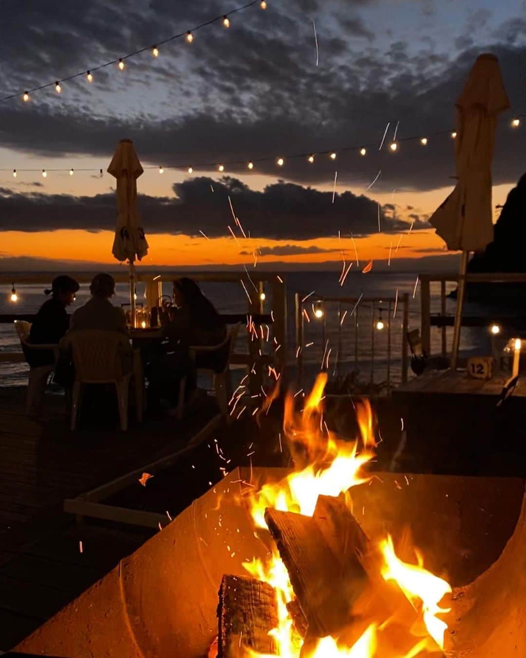 上本昌代さんのインスタグラム写真 - (上本昌代Instagram)「It's a beautiful day💓 #焚き火 #🔥 #逗子 #cafe #oceanview #bonfire #sunset #fullmoon #満月 #🌕」12月6日 1時43分 - masayomai