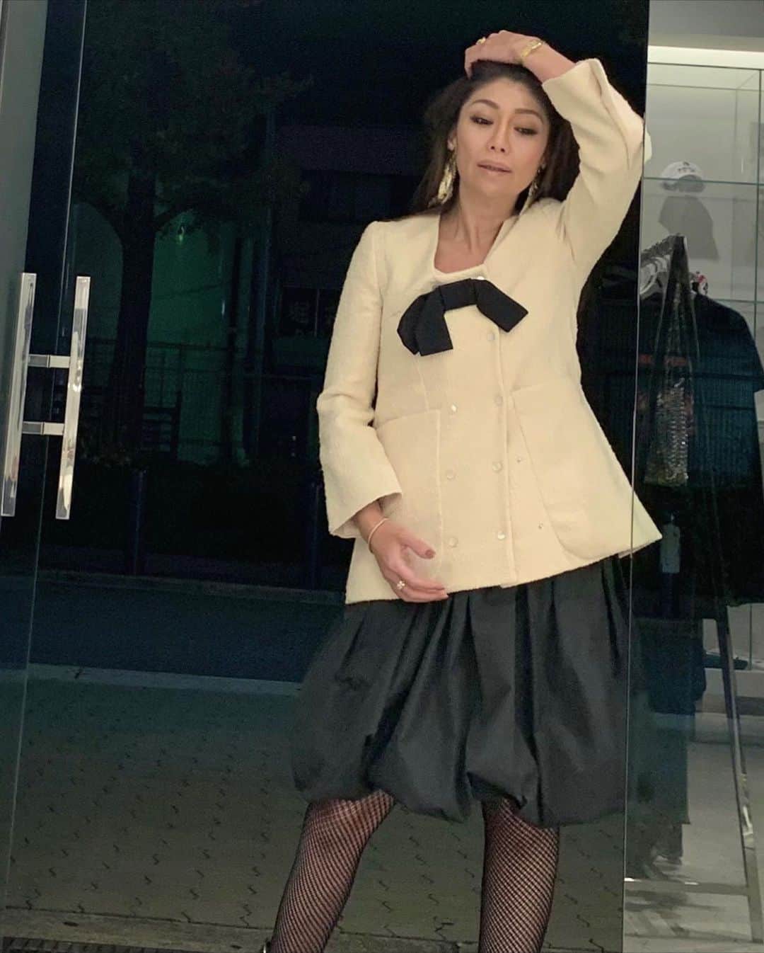 Taki Tanakaさんのインスタグラム写真 - (Taki TanakaInstagram)「#可愛いパトゥ #lesfillesenpatou   #ootd #outfitoftheday #outfit  #jacket ,#tops ,#skirt ,#earrings / #PATOU @patou  @guillaumemarcdamienhenry #love  今日は#パトゥ の秋冬コーデ。  @iza_official #instoresnow  SHOPIZA.com  #abouttoday #izastagram」12月6日 1時50分 - tanakataki