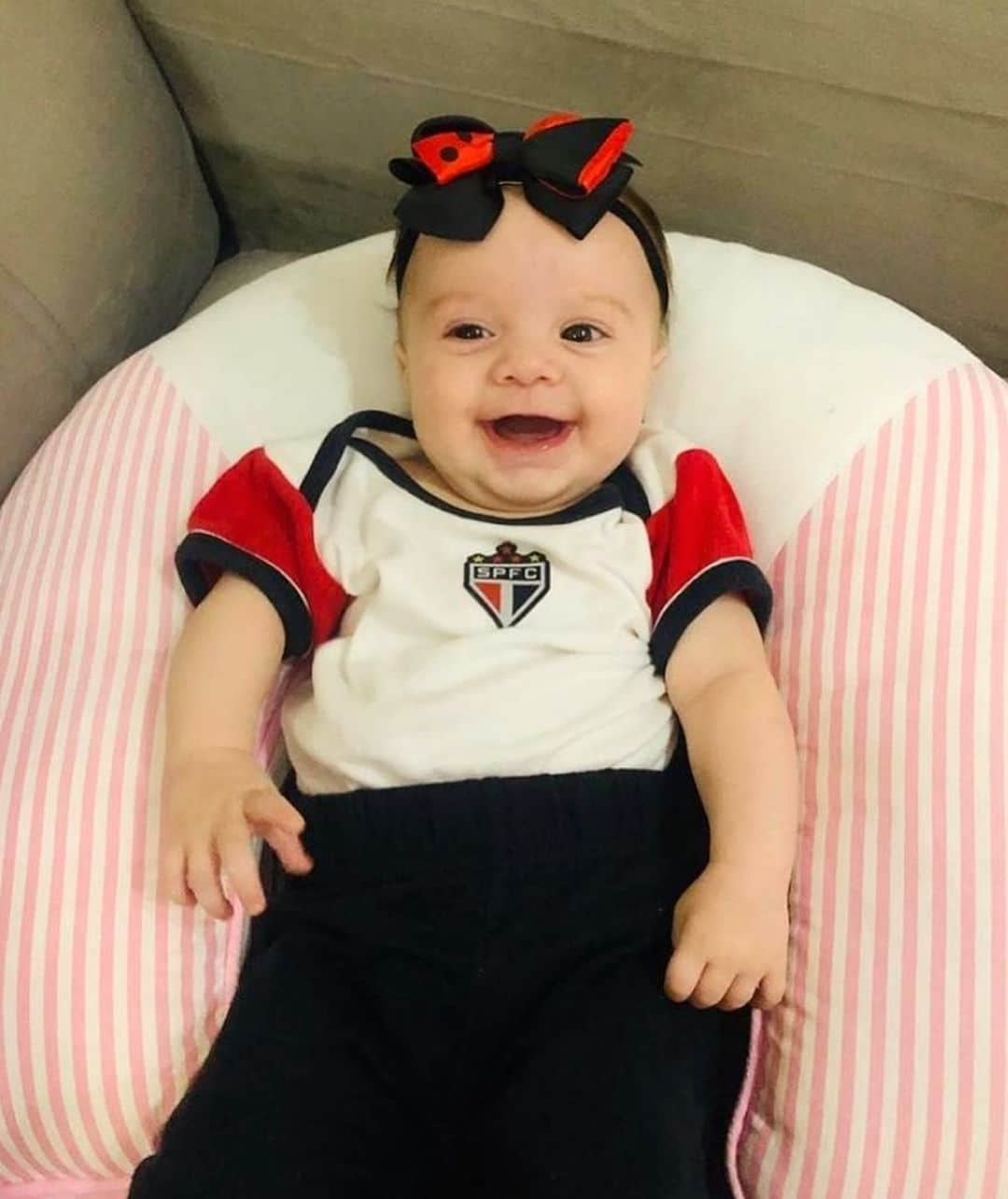 São Paulo FCさんのインスタグラム写真 - (São Paulo FCInstagram)「Como eu fico quando tem Tricolor no fim de semana 😃 /// Como eu fico quando tem que esperar até domingo 😐 ⠀⠀⠀⠀⠀⠀⠀⠀⠀ #TricolorDesdeSempre #VamosSãoPaulo 🇾🇪」12月6日 1時51分 - saopaulofc