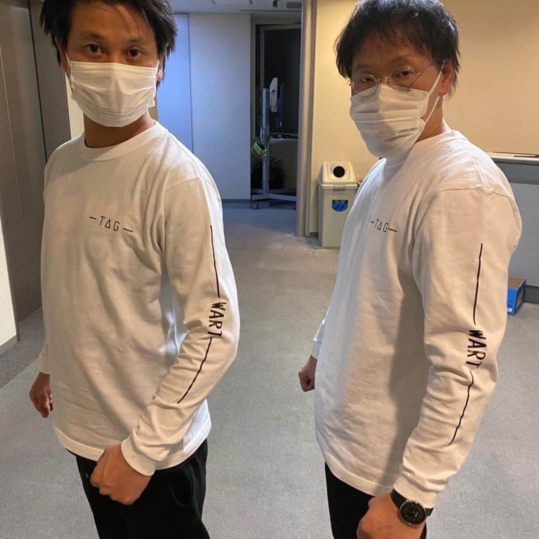 稲田直樹さんのインスタグラム写真 - (稲田直樹Instagram)「後輩のダブルアートのタグのTシャツ作りました。 ダブルアートのグッズではありませんし販売もしないのに後輩でTシャツ作り始めましたわ。それを普通にきてますわ。 もうわけわかりませんわ。  #ダブルアート #タグ」12月6日 1時54分 - inada1228