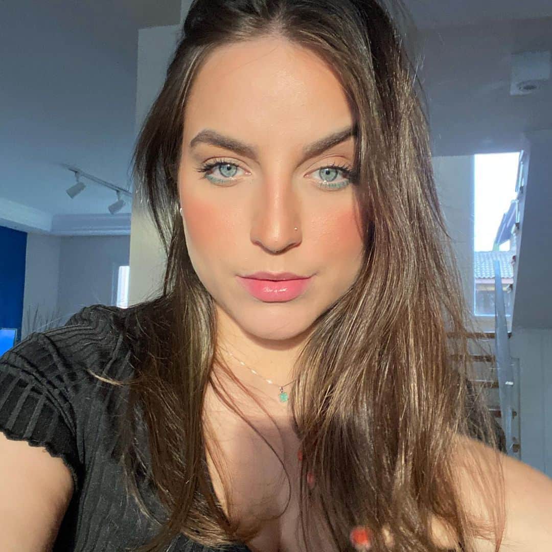 Bruna Unzuetaのインスタグラム：「3x4 🥸」