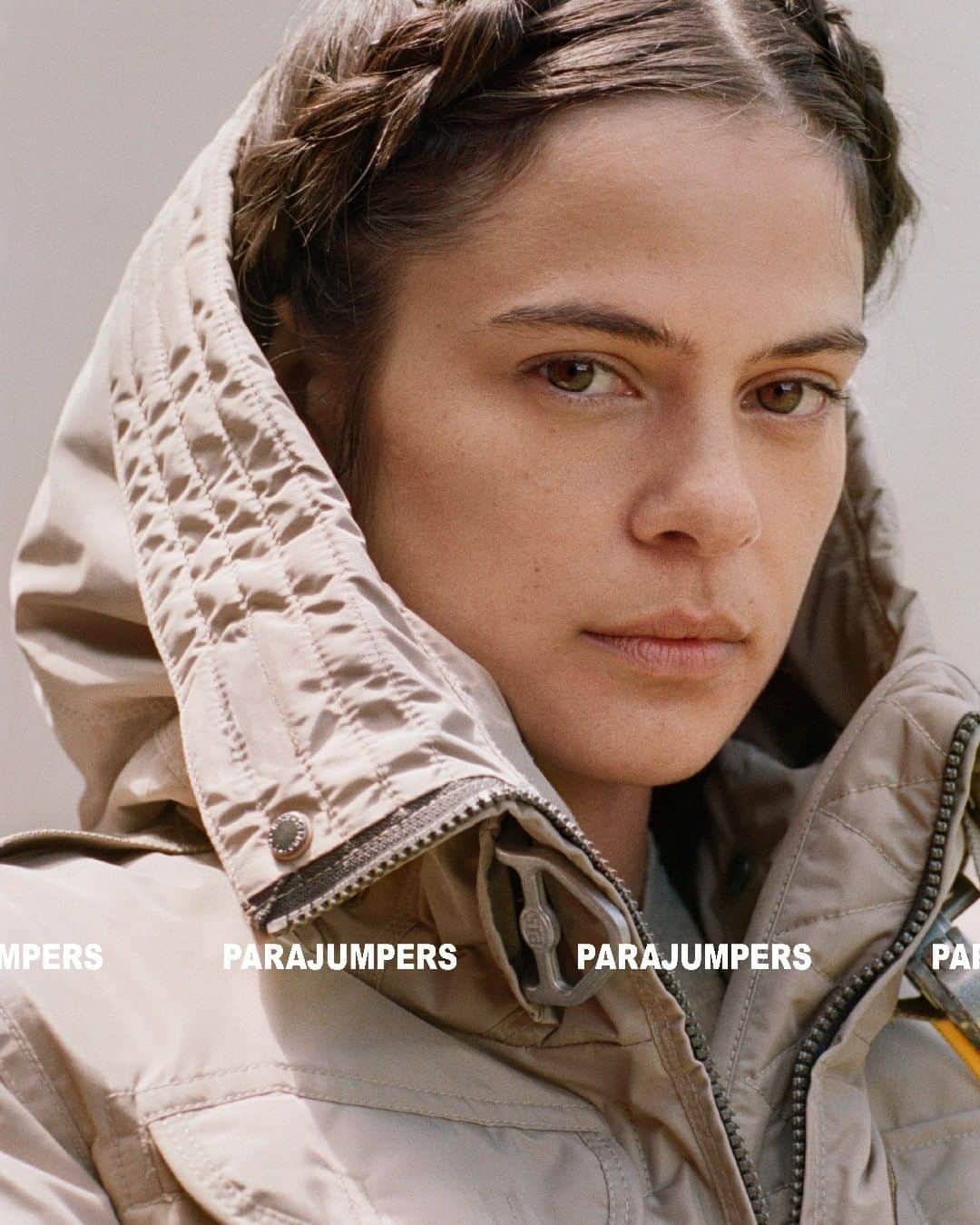 のインスタグラム：「Catskills, New York. 42.0093° N, 74.3821° W  The toughest elements of the natural world; the accomplice for all of life’s journeys.  Lexie wears Gobi - Masterpiece Base.  #ForYourJourney  #FallWinter2020 #FallWinterCollection #Catskills #ForYourJourney #WomenCollection #NewCollection #PJS #PJSFriends #Parajumpers #Outerwear #FW2020 #FW20 #NaturalLandscape #Adventure #Inspiring #BeBold #Curious #Brave #TheJourney #TheDestination #WomenCollection #MasterpieceBaseFamily #GobiBomber #BomberJacket #GobiMasterpiece #Winterwear」