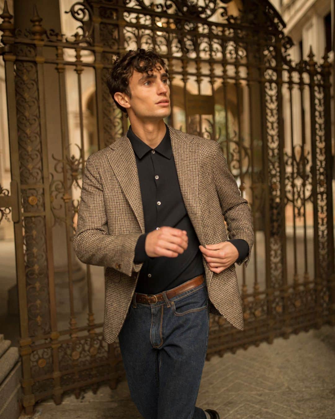 のインスタグラム：「Dover jacket in Wool and Silk Pied de poulle⁣ ⁣ #Boglioli #Milano #campaign #FW2020 #doverjacket #outfit #fashion #shirt #multicolor」