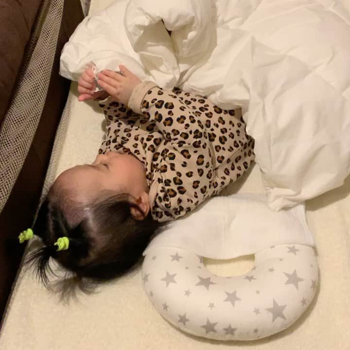 漆川由佳のインスタグラム：「元気いっぱいな衣琉茉は生後8ヶ月になりました🥳🎉✨」