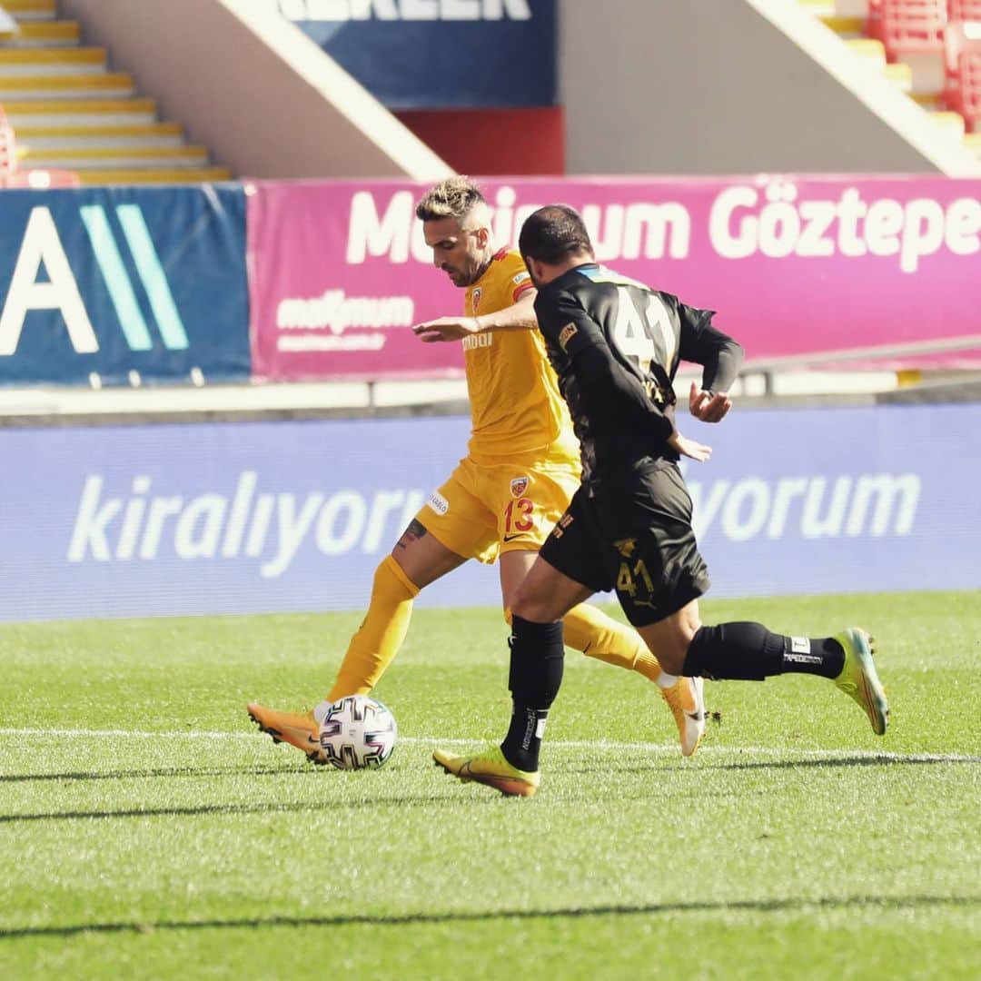 ミゲル・ロペスのインスタグラム：「⚽️💪🏼💯🔴🟡 #kayserispor #enjoy #hardwork #nevergiveup #thefightcontinues」