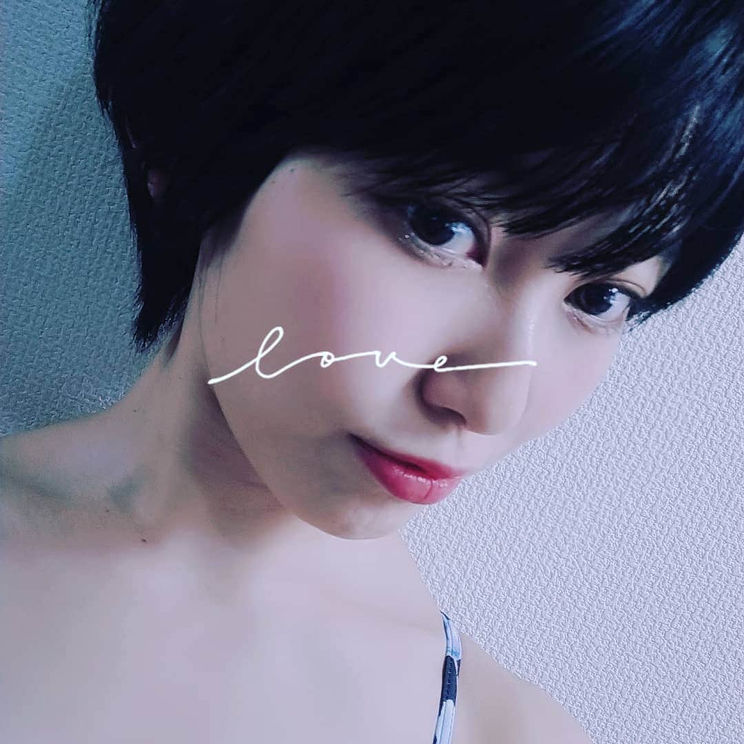 咲村良子のインスタグラム：「今日。 #自撮り #フィルター加工 #たまにはいいよね #特に意味はない #ショートカット #女子力向上 #東京 #かわいくなりたい #撮影会の女神さま #モデルさんと繋がりたい」