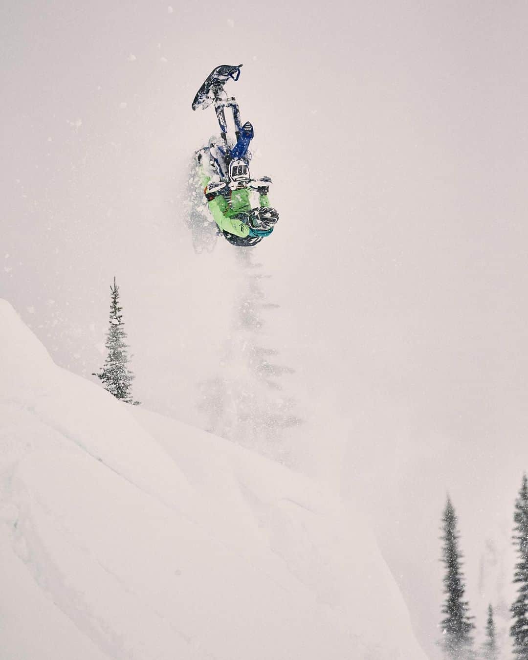 のインスタグラム：「Just a nice little Saturday in Canada for @matechuk111 👌  #SnowBike #Motorsport #Snow #Mountains #Canada #Adventure #Travel #MonsterEnergy」