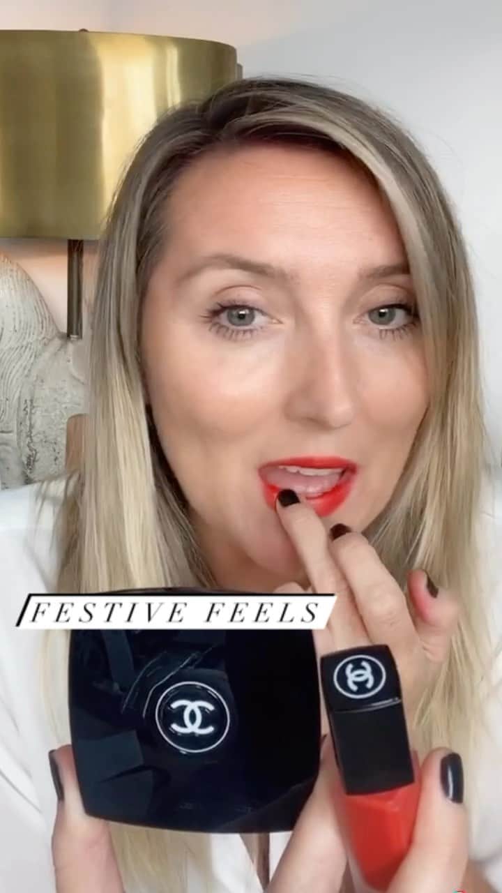 JO BAKERのインスタグラム：「R O U G E • A L L U R E 💋 One of my staples.... #rougeallure in True Red @chanel.beauty @welovecoco #jobakermakeupartist !! #makeup  #makeupartist #makeuptutorial」