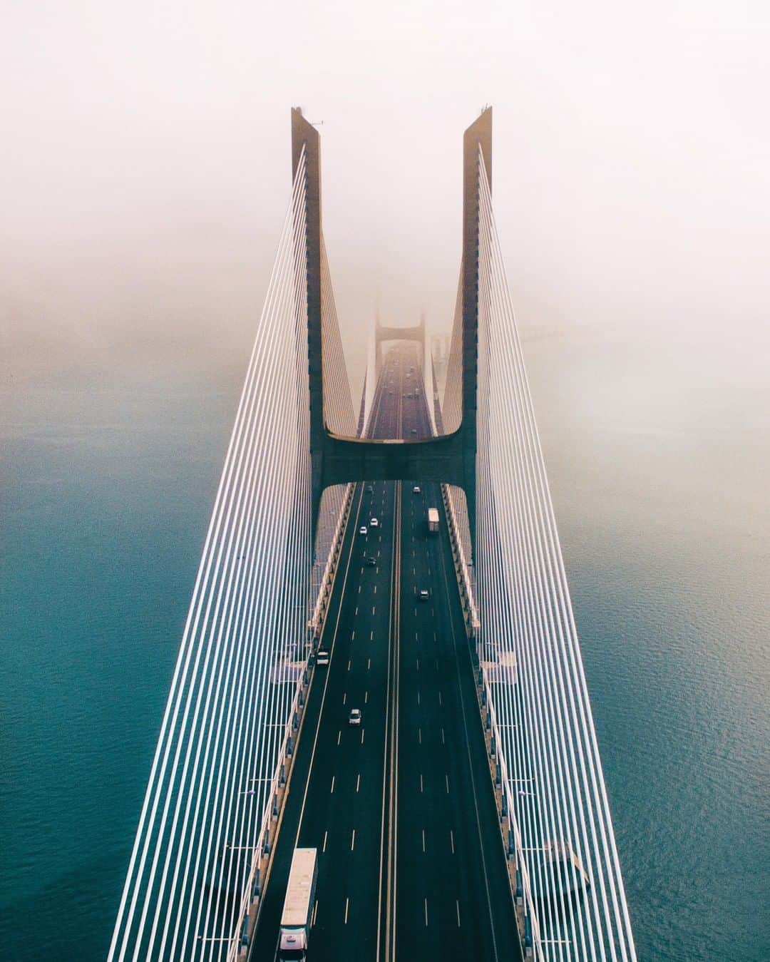 Discoveryさんのインスタグラム写真 - (DiscoveryInstagram)「View of a suspension bridge against sky In Lisbon, Portugal  Photo: Yoan Guerreiro  #bridge #architecture #symmetry #portugal #lisbonlovers #aerialphotography」12月6日 2時41分 - discovery