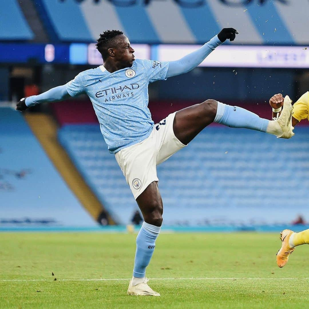 バンジャマン・メンディのインスタグラム：「Clean sheet & the win, that's what we played for ✊🏿🔥」