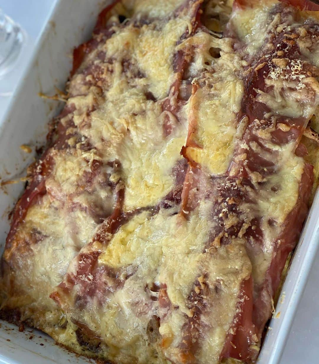 グウィネス・パルトローさんのインスタグラム写真 - (グウィネス・パルトローInstagram)「Today’s quarantine “boyfriend breakfast”, Croque-Monsieur breakfast casserole from @nytcooking . @edibleliving is my new crush」12月6日 2時54分 - gwynethpaltrow