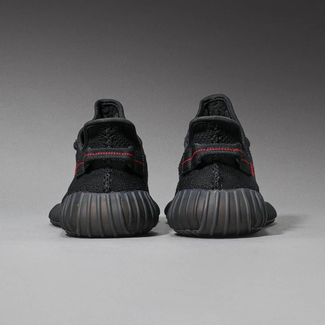Flight Clubさんのインスタグラム写真 - (Flight ClubInstagram)「The adidas Yeezy Boost 350 V2 ‘Bred’ honors the minimalist Primeknit constructed silhouette with a 2020 rerelease, featuring red SPLY-350 branding and full-length Boost unit stealthily shrouded in a black semi-translucent midsole.」12月6日 3時00分 - flightclub