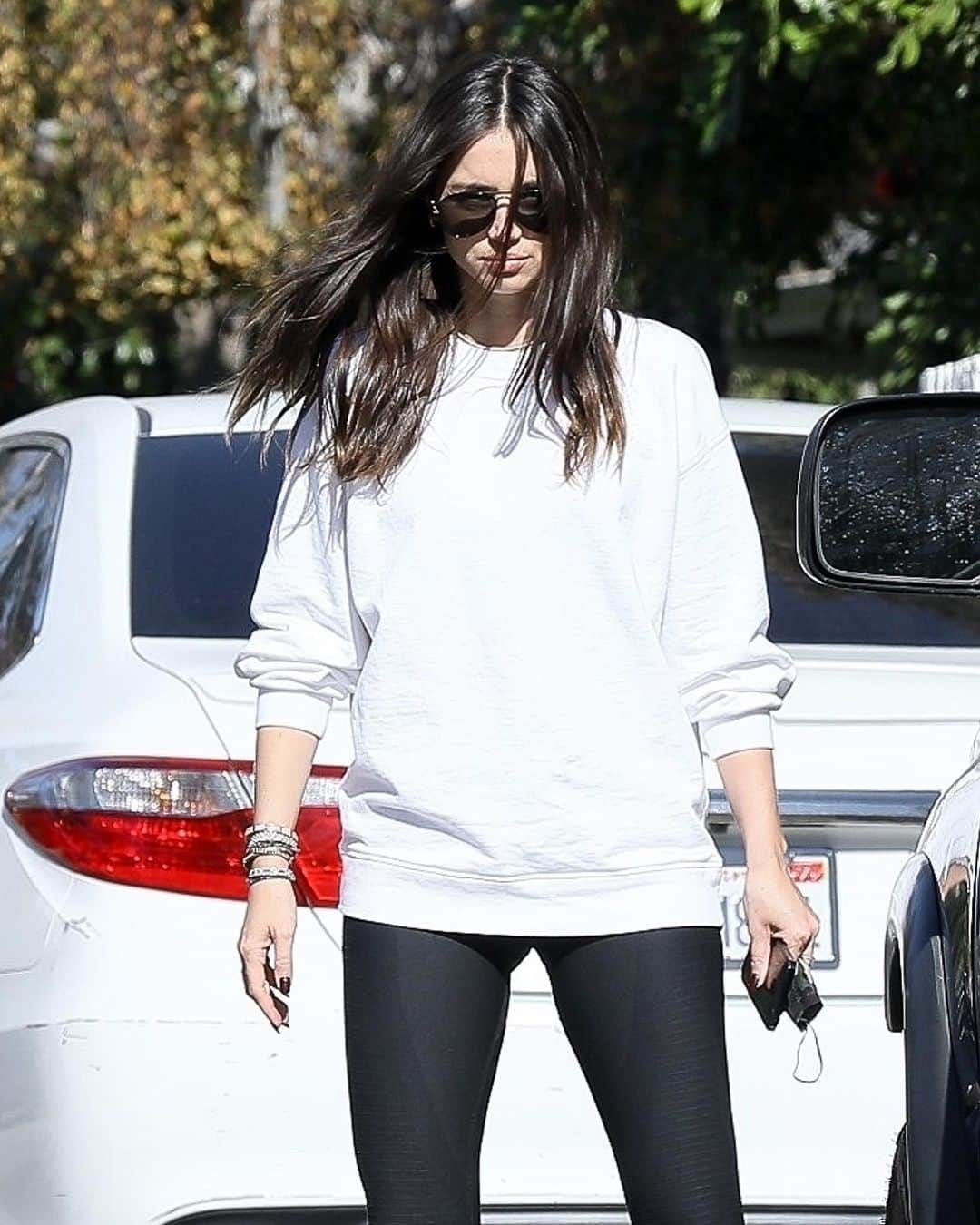 Just Jaredさんのインスタグラム写真 - (Just JaredInstagram)「@ana_d_armas goes casual in a sweatshirt and leggings for a stroll around the neighborhood to kick off her weekend. #AnaDeArmas Photo: Backgrid」12月6日 3時10分 - justjared