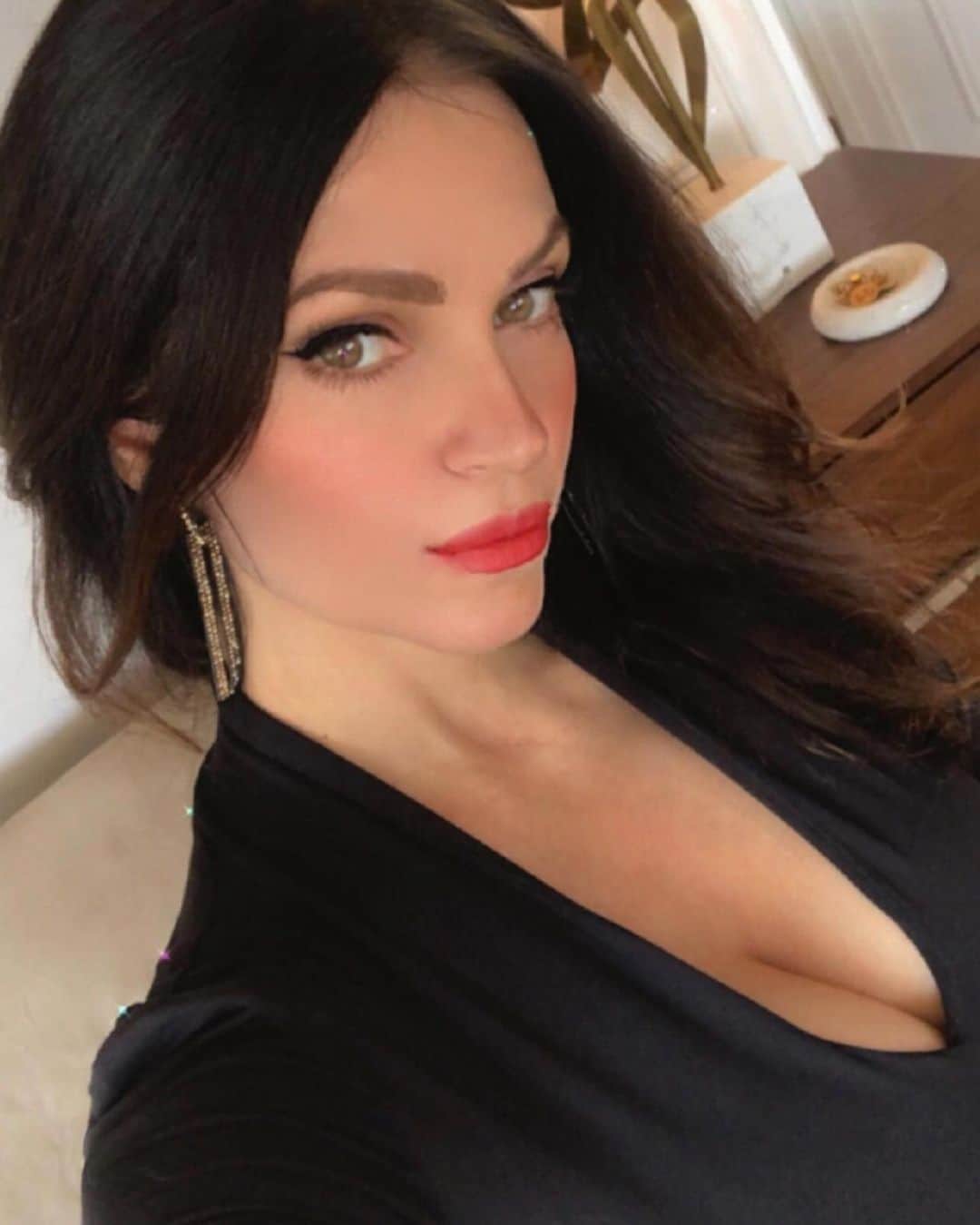 デニス・ミラーニのインスタグラム：「Bold red lip look ❤️💄」