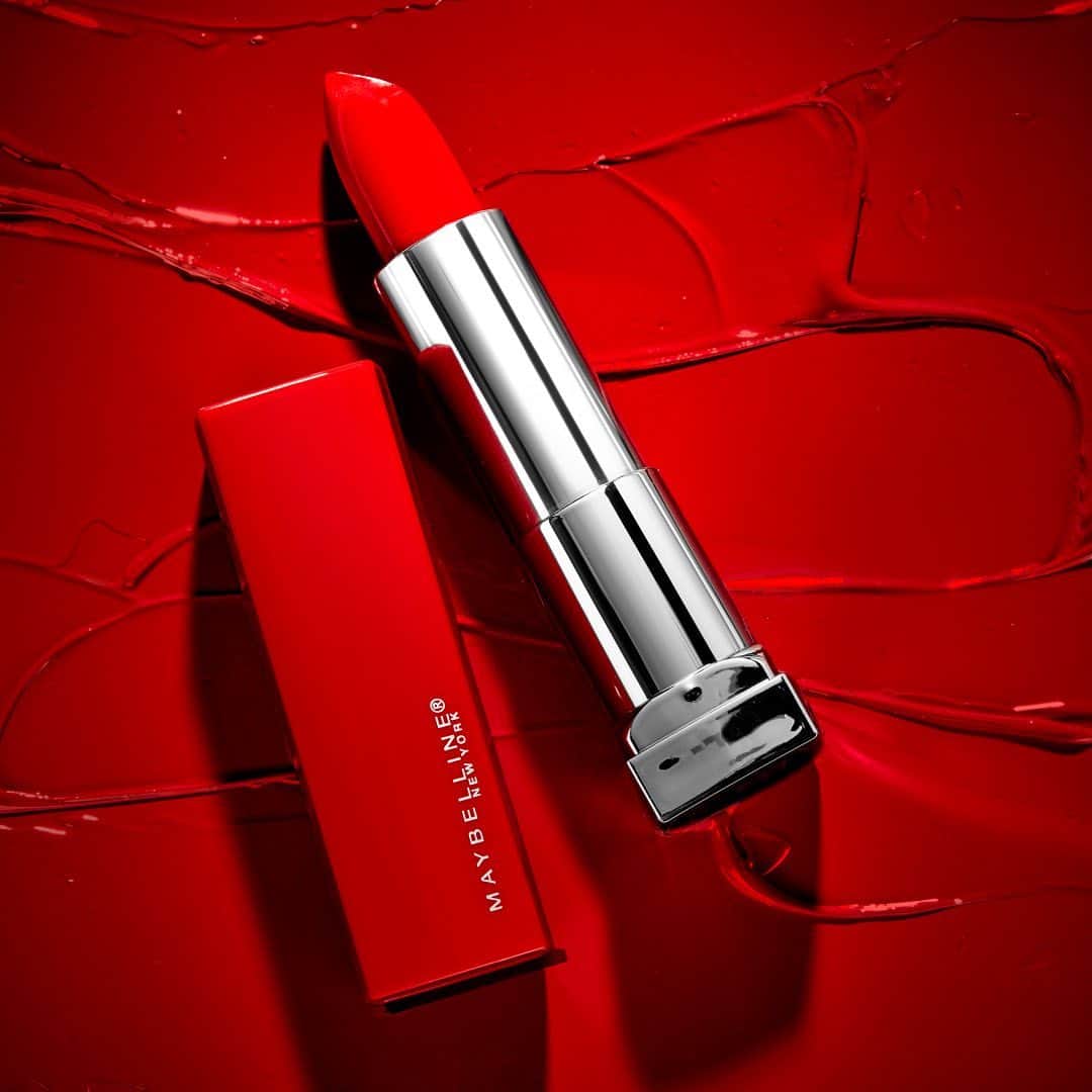 Maybelline New Yorkさんのインスタグラム写真 - (Maybelline New YorkInstagram)「The perfect red. 😍 Shown here: #madeforall lipstick in ‘ruby for me’. Tag a friend that would love this red lippie.」12月6日 3時40分 - maybelline